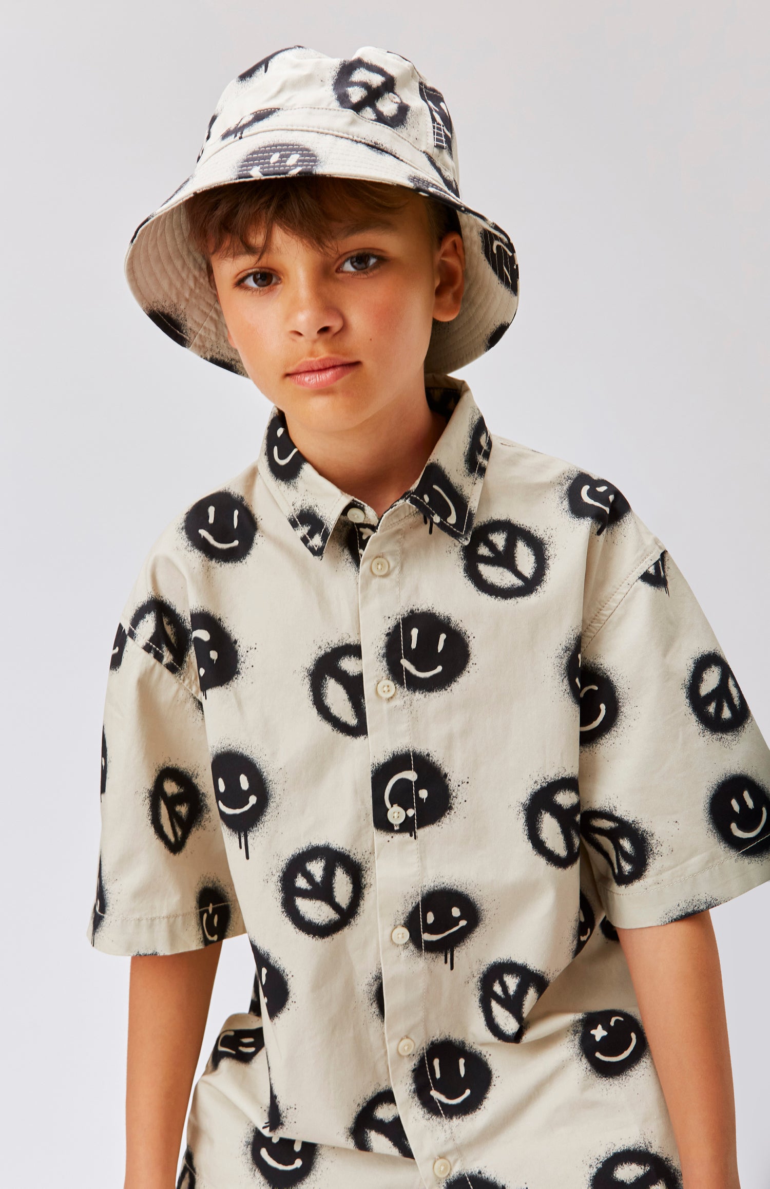 Siks Bucket Hat - Graffiti Peace Smile - white